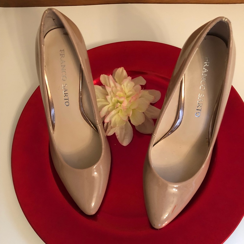 Franco Sarto-beige patten leather pumps 🌺 - Picture 4 of 4